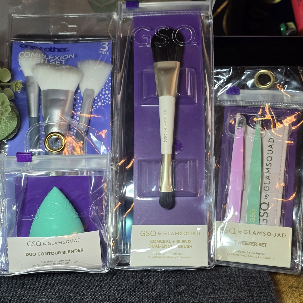 Complexion Set,  Conceal + Blend Dual-Ended Brush, Due Blender, Tweezer Set